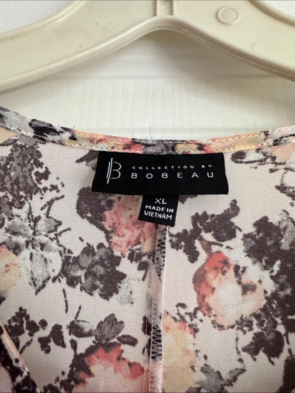 BOBEAU Floral Print Women's Top in Blush and Gray
